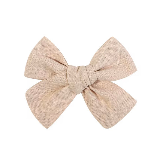 Latte bow hair clip