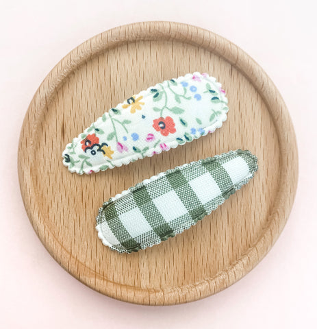 Olive Garden fabric snap clip duo